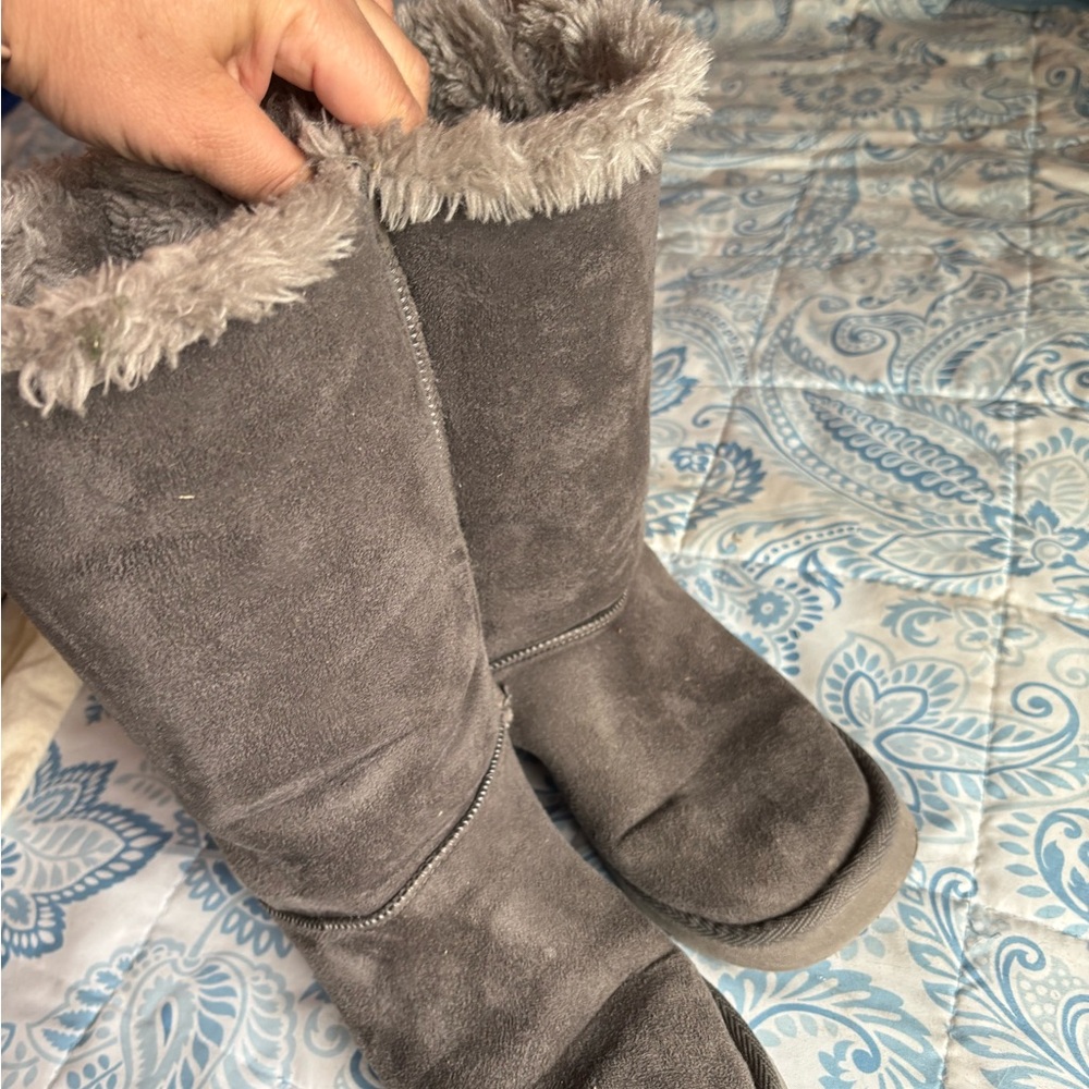 Gray Boots with Faux Fur and Ribbon Detail